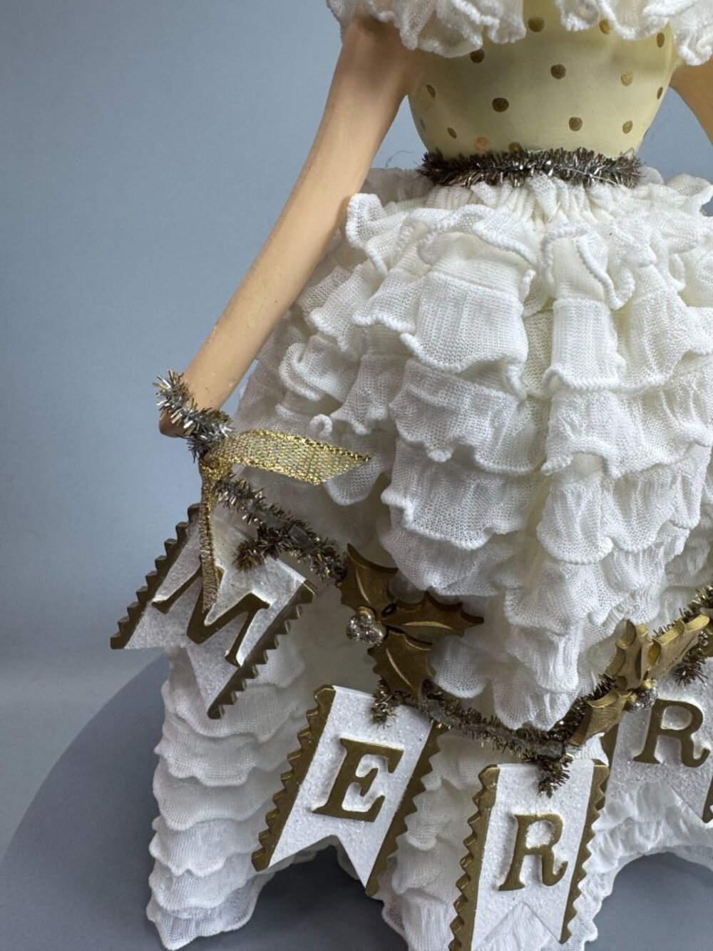 Heather Myers Christmas Queen Doll Merry Banner White Ruffle Dress 11.5" Signed - Picture 5 of 13